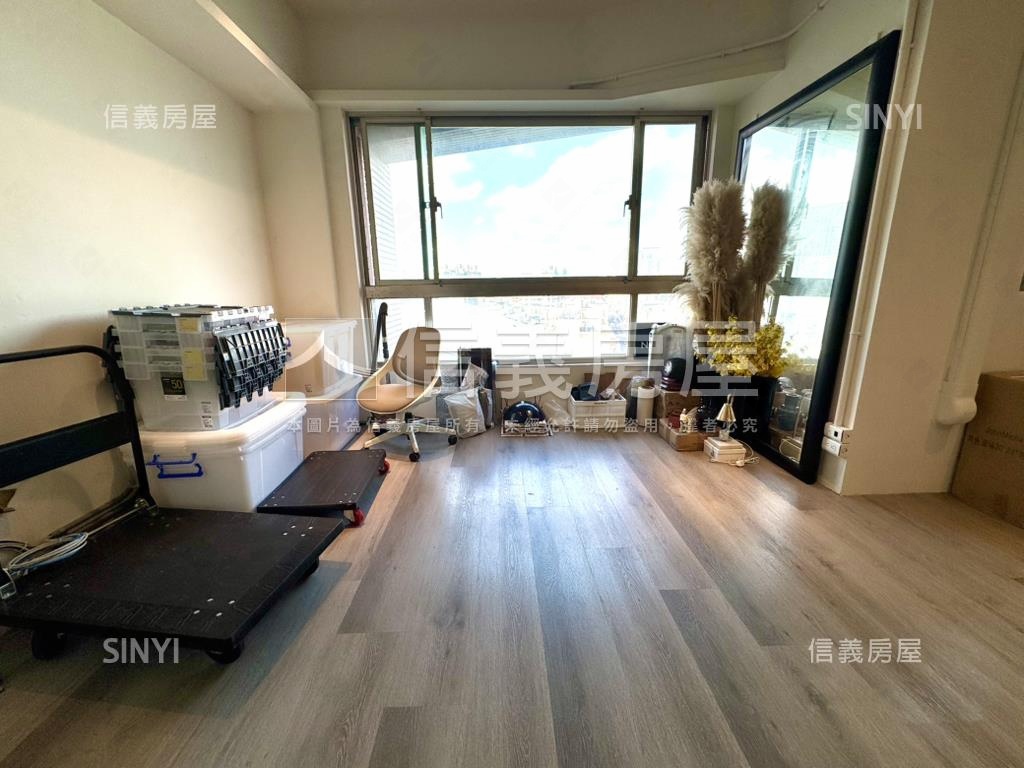 竹城雙面採光裝潢美宅房屋室內格局與周邊環境