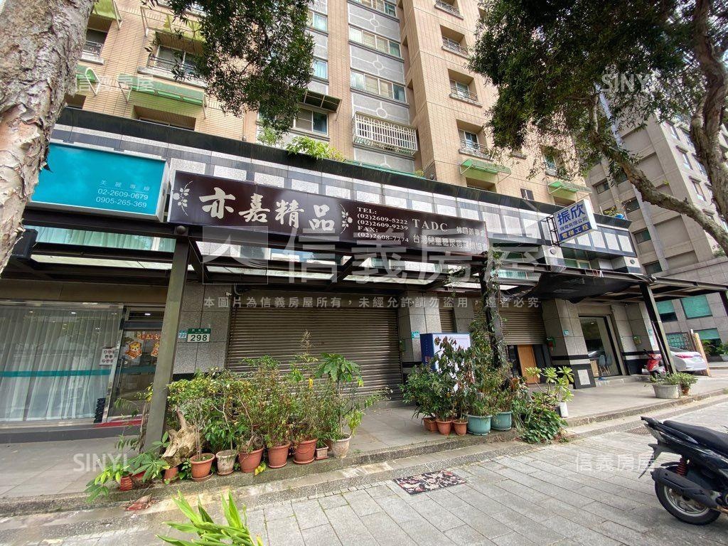 鴻福園近家樂福商圈店面房屋室內格局與周邊環境