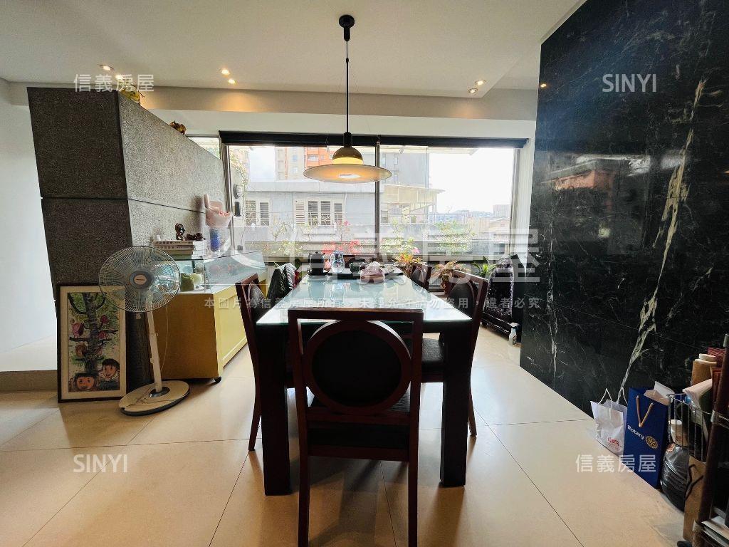 邊間綠蔭明亮豪邸車位房屋室內格局與周邊環境