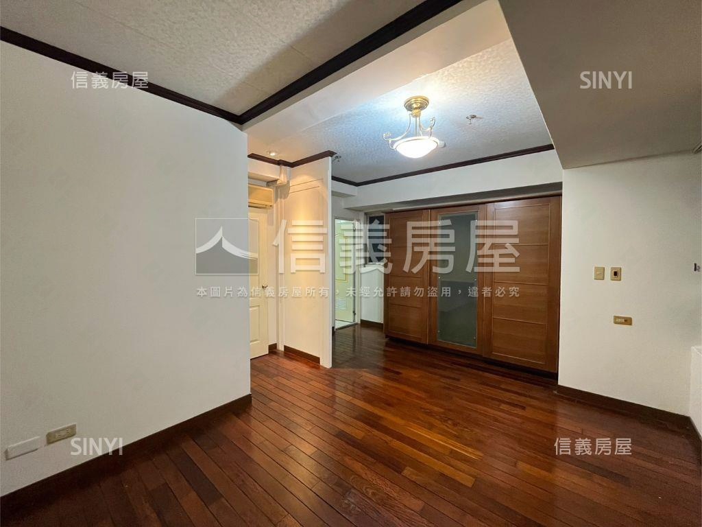 青年守則景觀宏闊美屋房屋室內格局與周邊環境