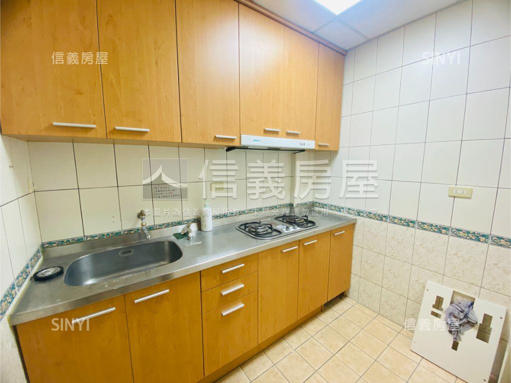 豪邁大樓三樓廠辦雙車位房屋室內格局與周邊環境