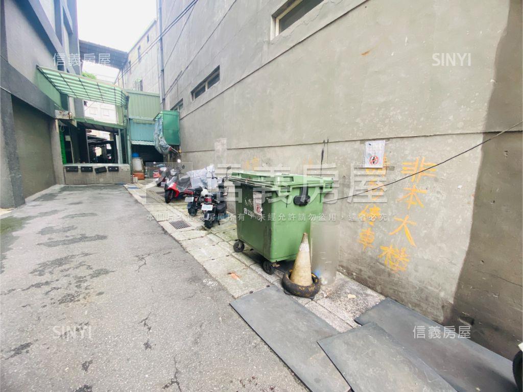 豪邁大樓三樓廠辦雙車位房屋室內格局與周邊環境