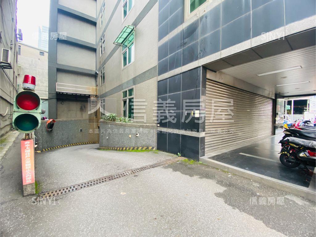 豪邁大樓三樓廠辦雙車位房屋室內格局與周邊環境