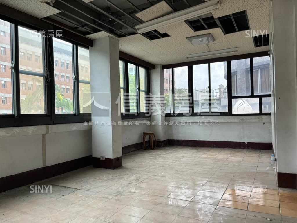 苓雅區熱鬧面寬角店房屋室內格局與周邊環境