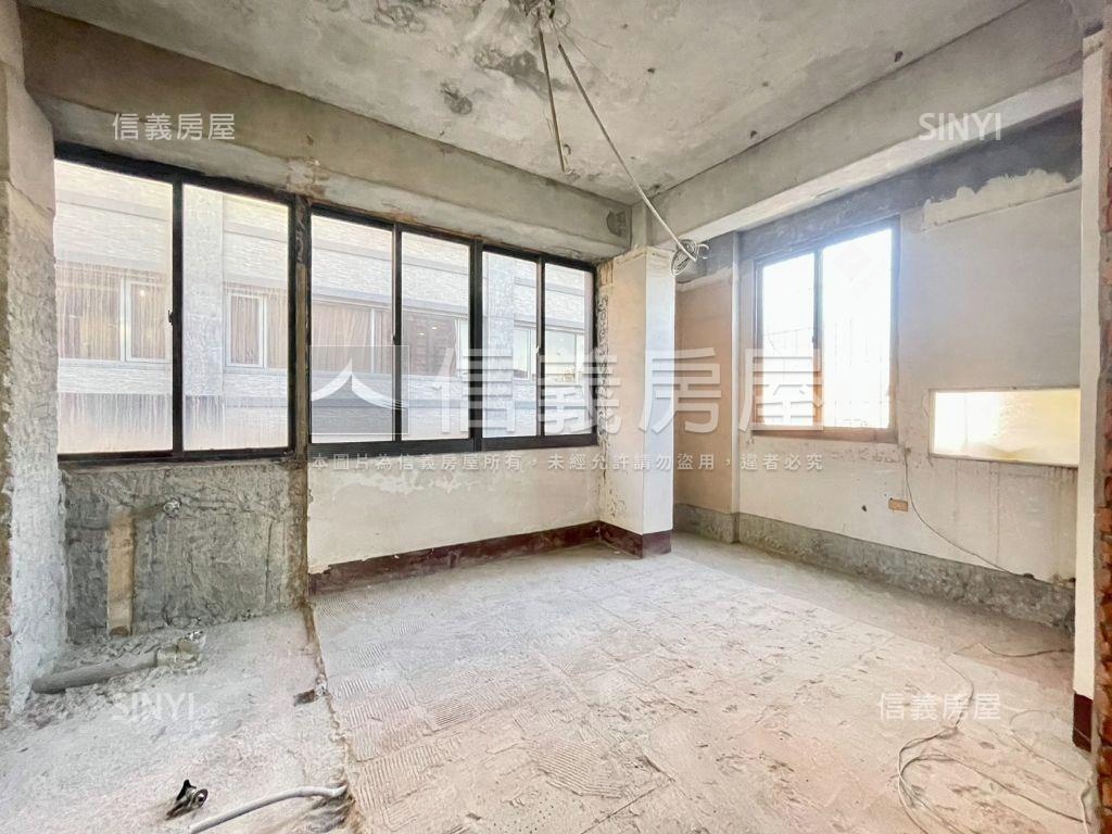 苓雅區熱鬧面寬角店房屋室內格局與周邊環境