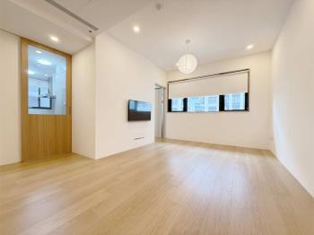 久云日出美妝兩房