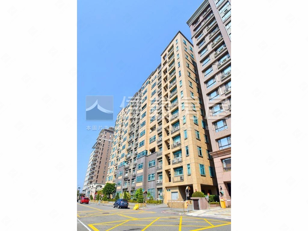 蔚藍海外棟四房Ｂ１車位房屋室內格局與周邊環境