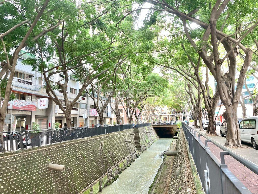 近市政府★河畔百坪角店房屋室內格局與周邊環境