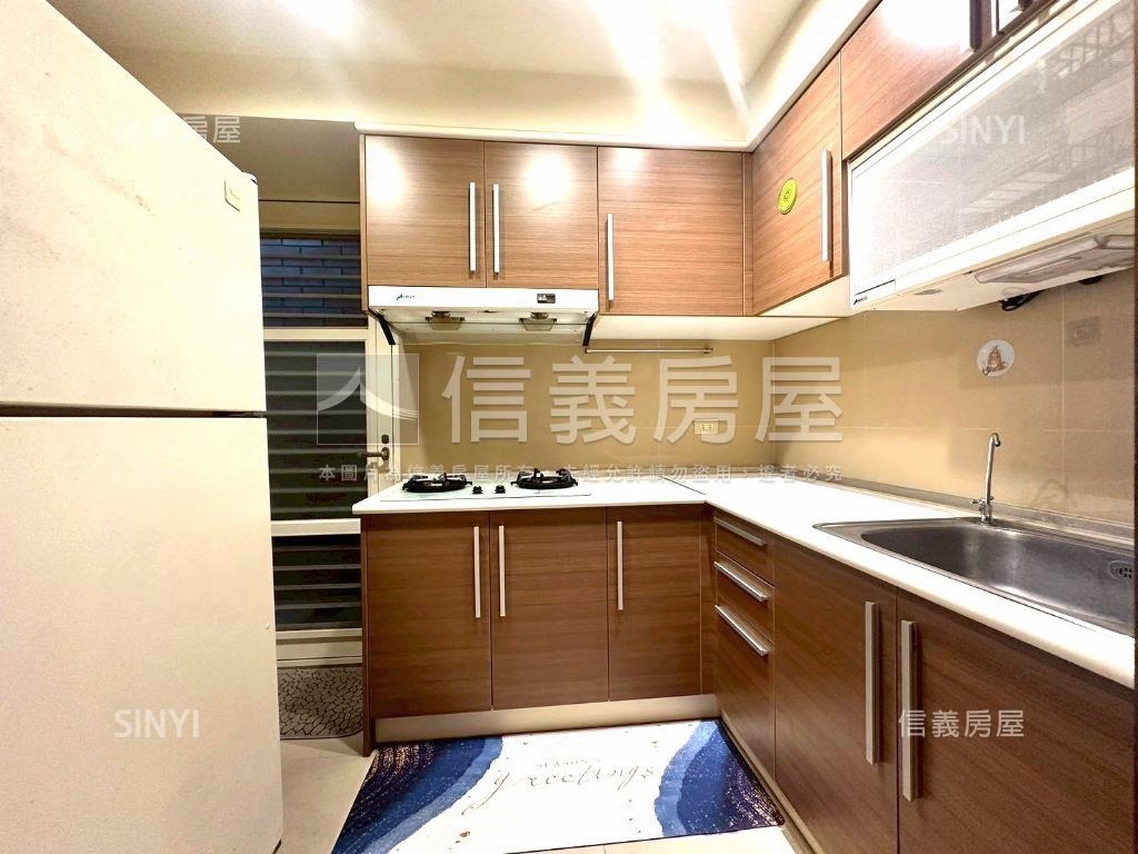 十四張景觀捷運三房附車位房屋室內格局與周邊環境