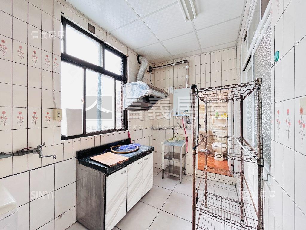 近公園成家三房房屋室內格局與周邊環境