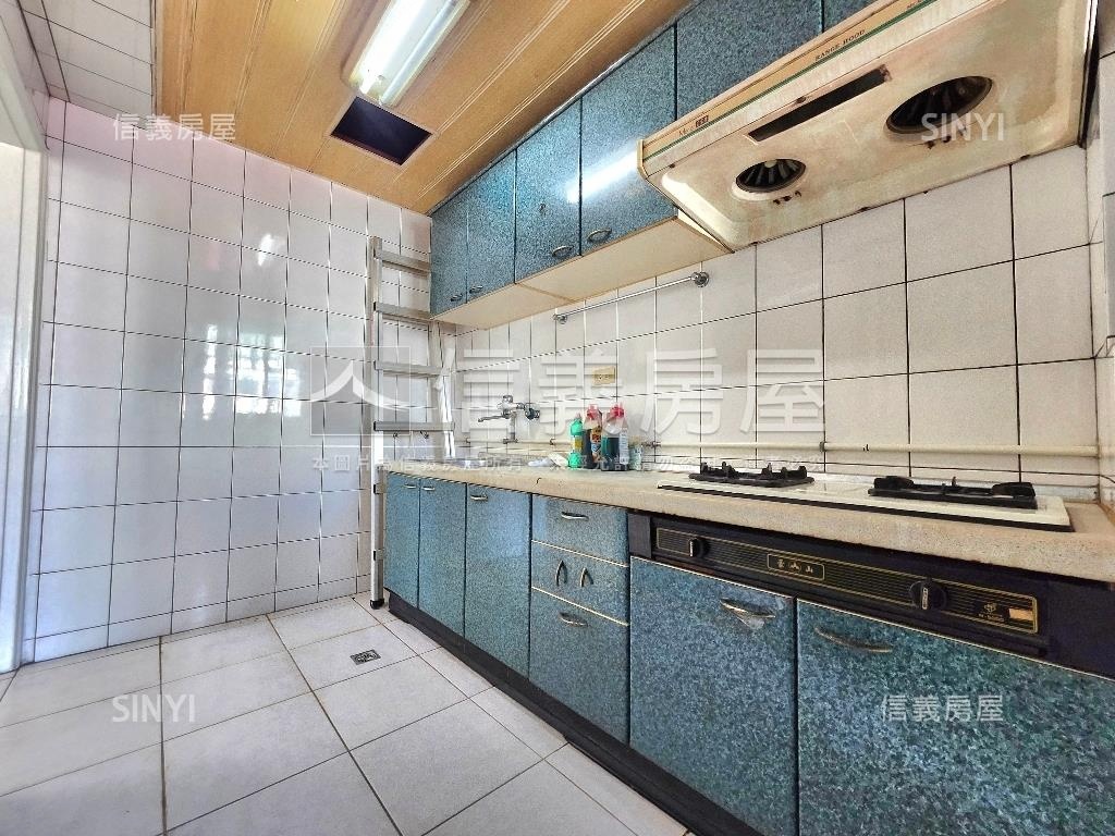 騰景大第稀有釋出有車位房屋室內格局與周邊環境