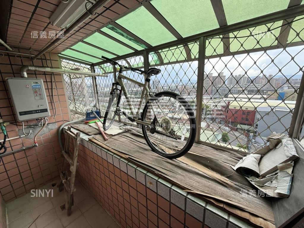 金貴景觀４房車位房屋室內格局與周邊環境