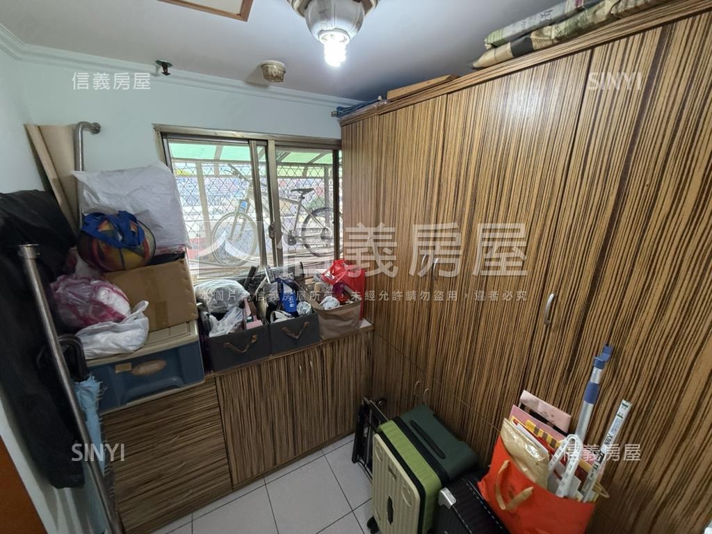 金貴景觀４房車位房屋室內格局與周邊環境