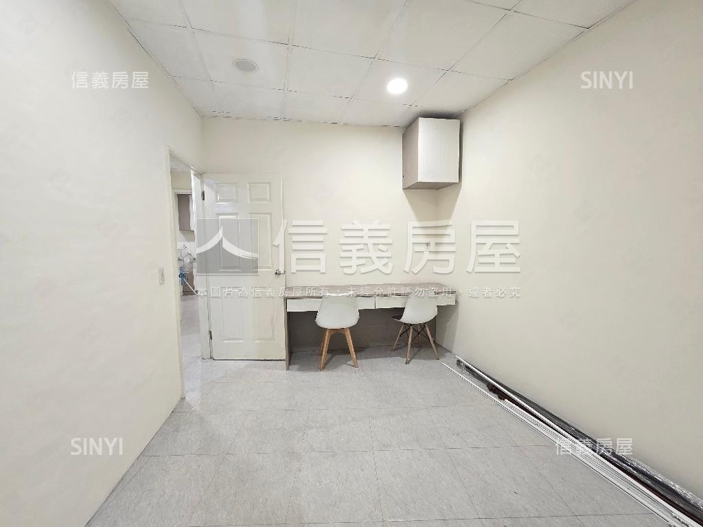 迴龍捷運站三樓三房房屋室內格局與周邊環境