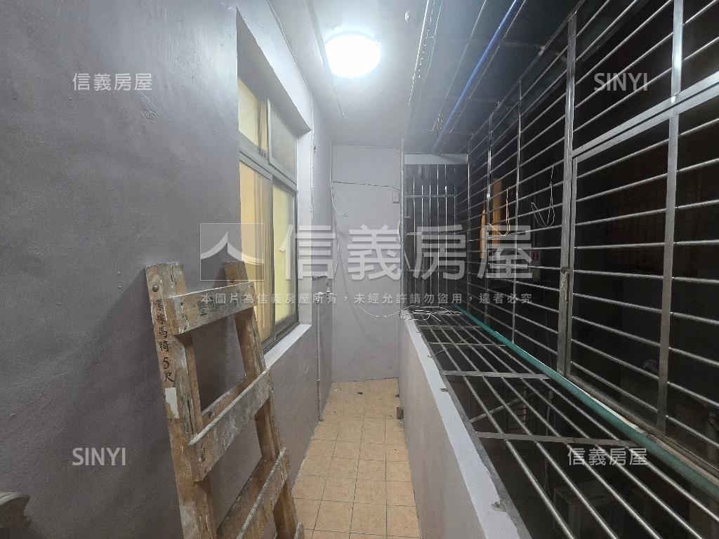 迴龍捷運站三樓三房房屋室內格局與周邊環境
