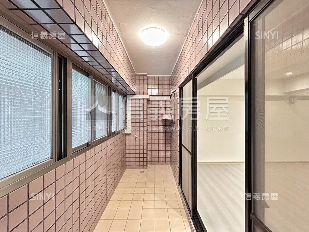 台北大都心精美三房車位房屋室內格局與周邊環境