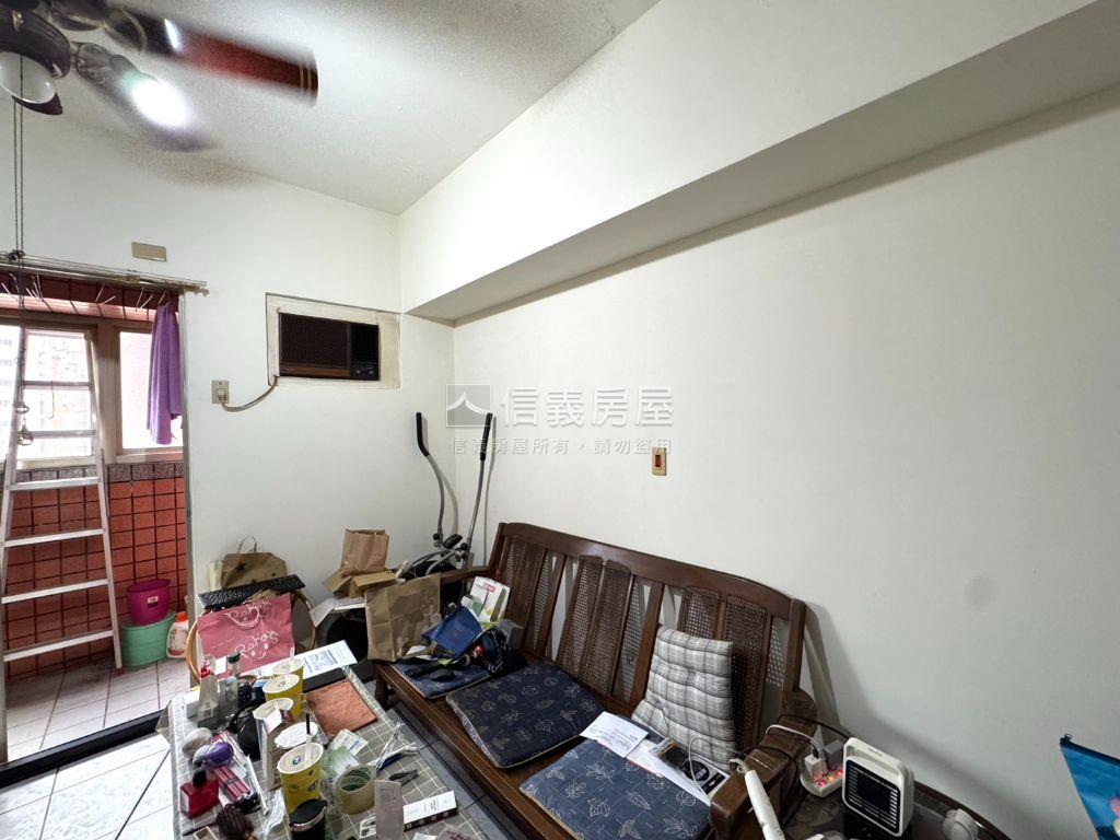 景安名人巷後棟邊間兩房房屋室內格局與周邊環境