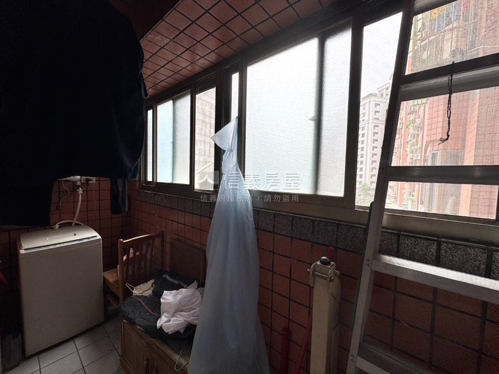 景安名人巷後棟邊間兩房房屋室內格局與周邊環境