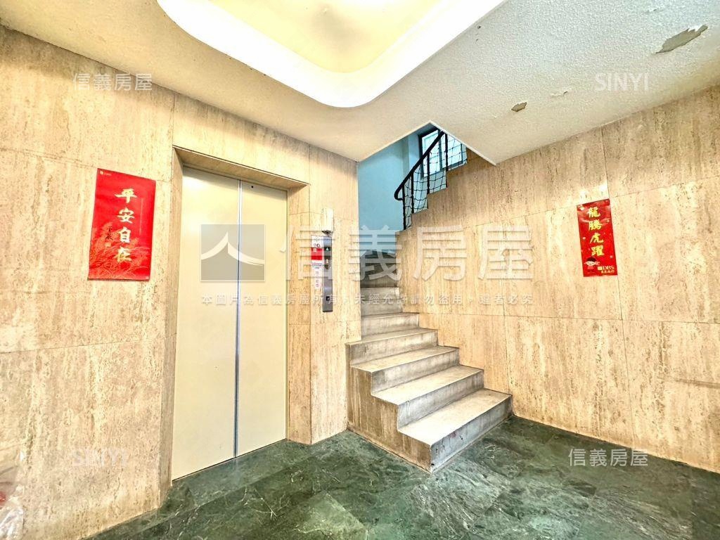 東區邊間明耀商圈電梯首選房屋室內格局與周邊環境