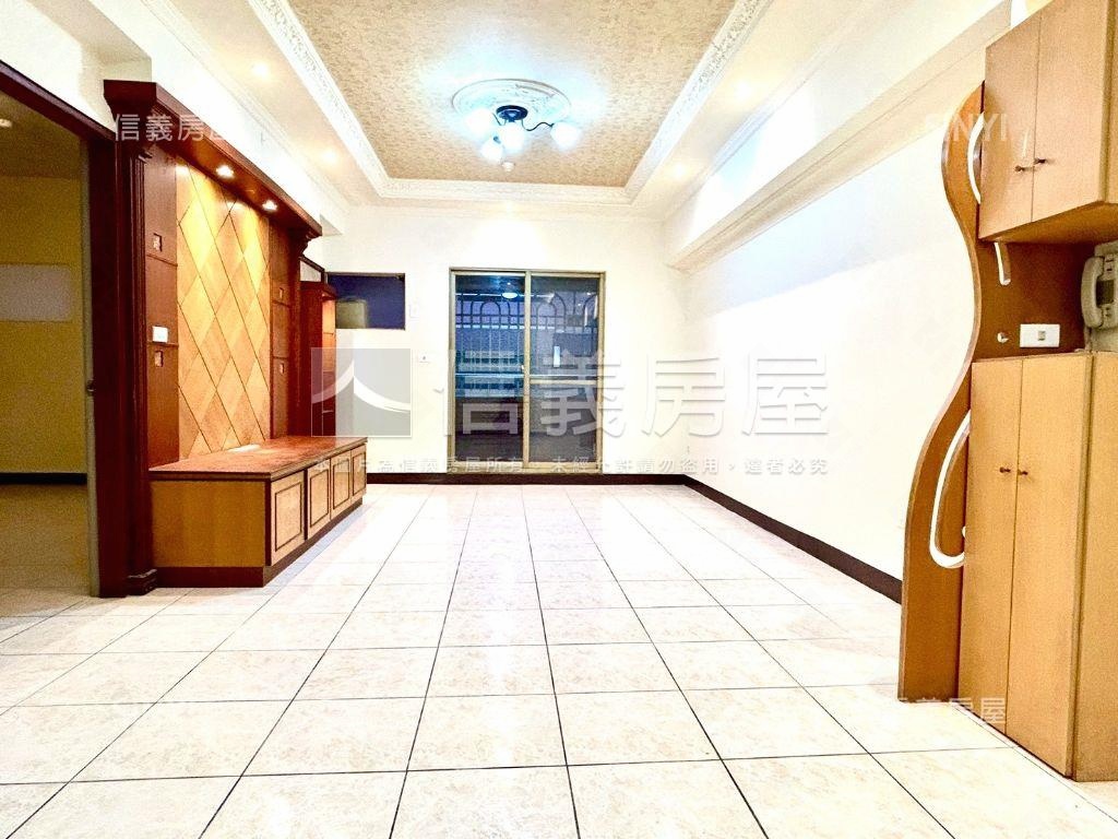 三鐵共站採光大三房車位房屋室內格局與周邊環境