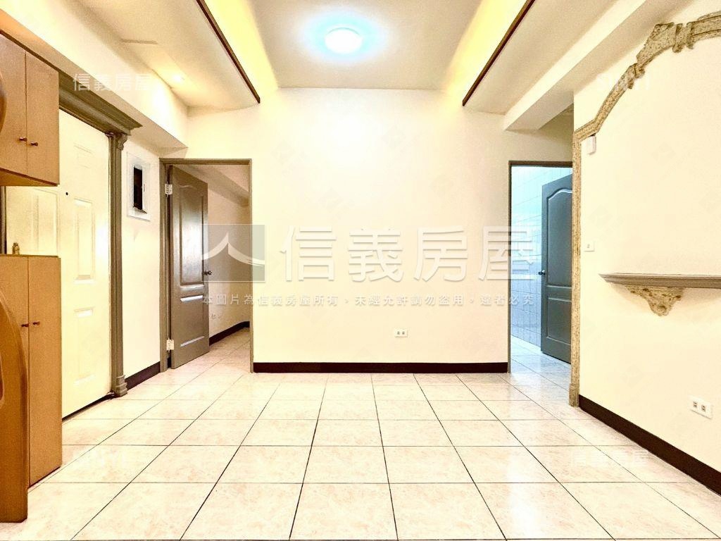 三鐵共站採光大三房車位房屋室內格局與周邊環境