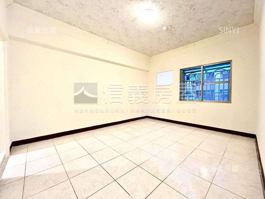 三鐵共站採光大三房車位房屋室內格局與周邊環境