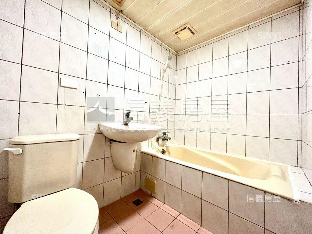 三鐵共站採光大三房車位房屋室內格局與周邊環境