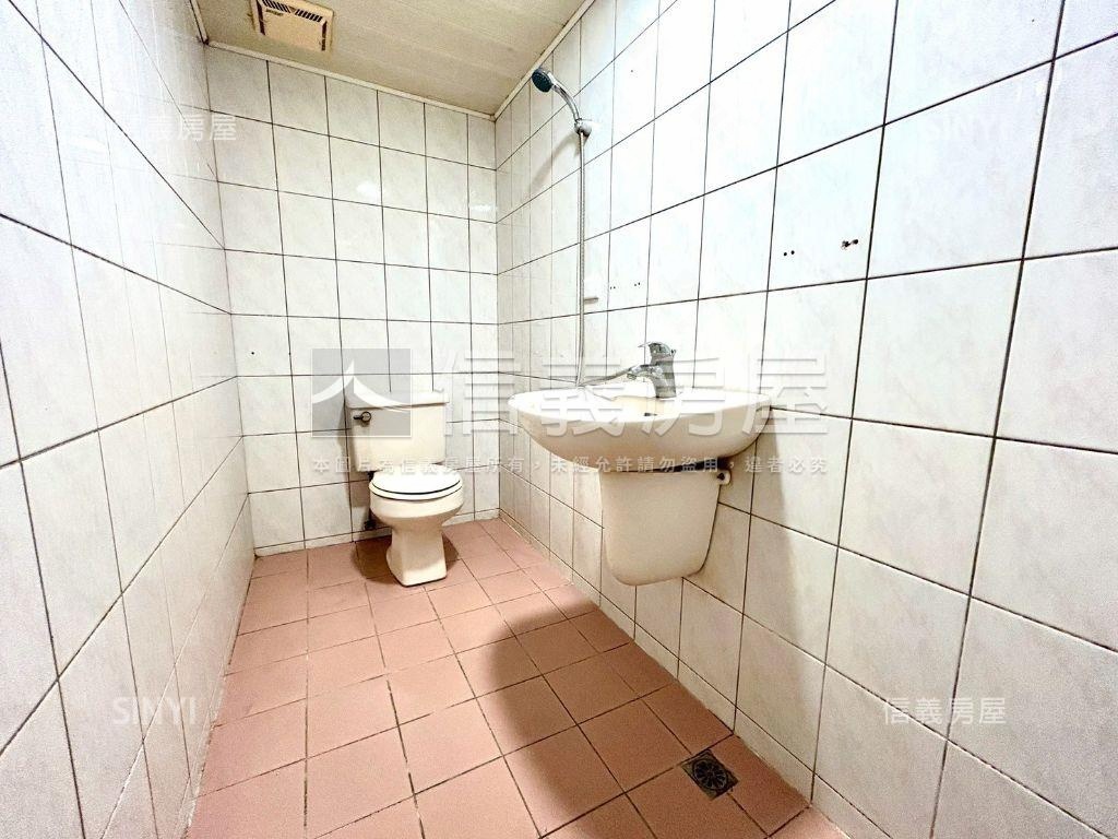 三鐵共站採光大三房車位房屋室內格局與周邊環境