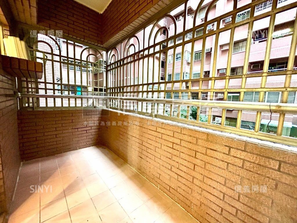 三鐵共站採光大三房車位房屋室內格局與周邊環境