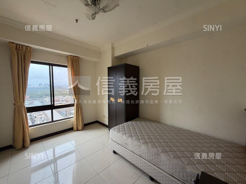 雲尚鼎鑽三房車位房屋室內格局與周邊環境