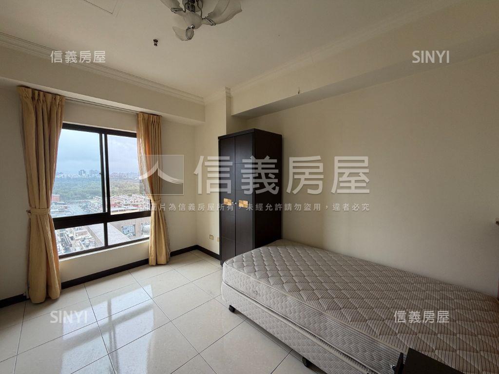 雲尚鼎鑽三房車位房屋室內格局與周邊環境