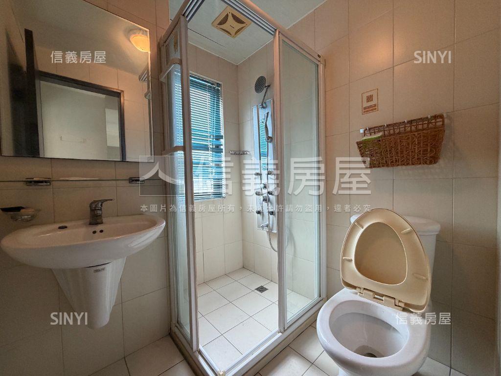 雲尚鼎鑽三房車位房屋室內格局與周邊環境