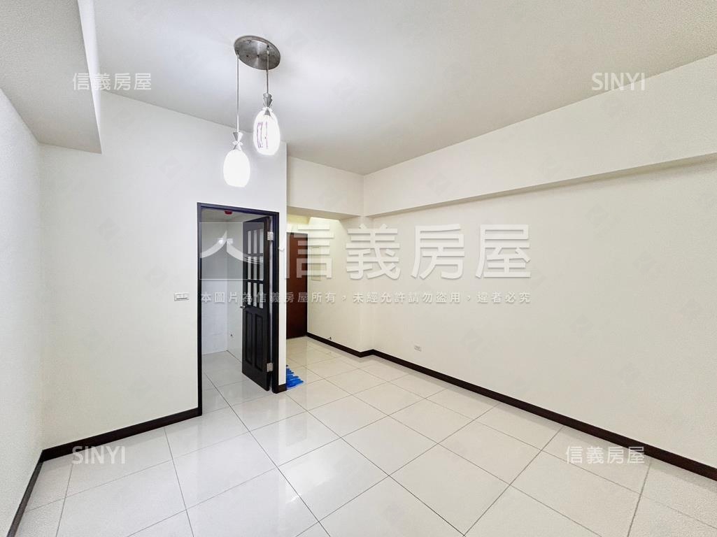美麗春城方正三房車位房屋室內格局與周邊環境