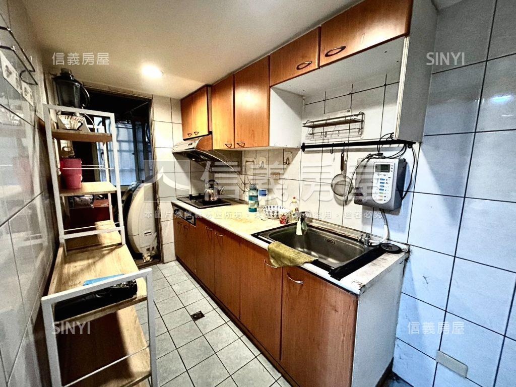近未來體育園區一樓店住房屋室內格局與周邊環境