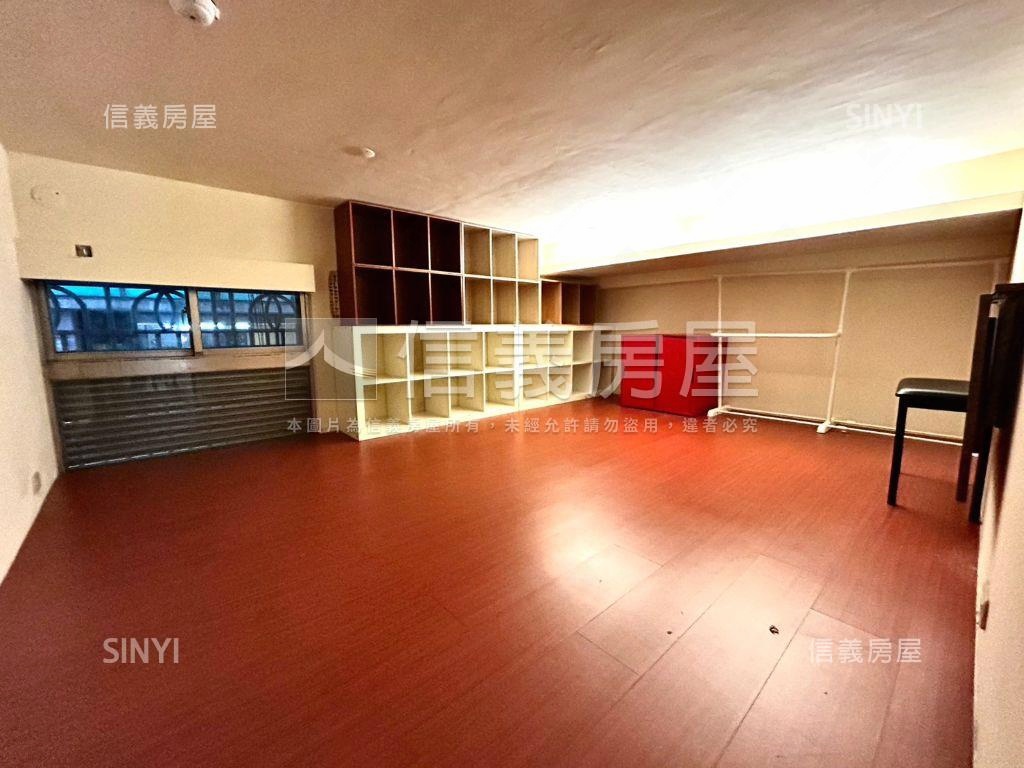 近未來體育園區一樓店住房屋室內格局與周邊環境