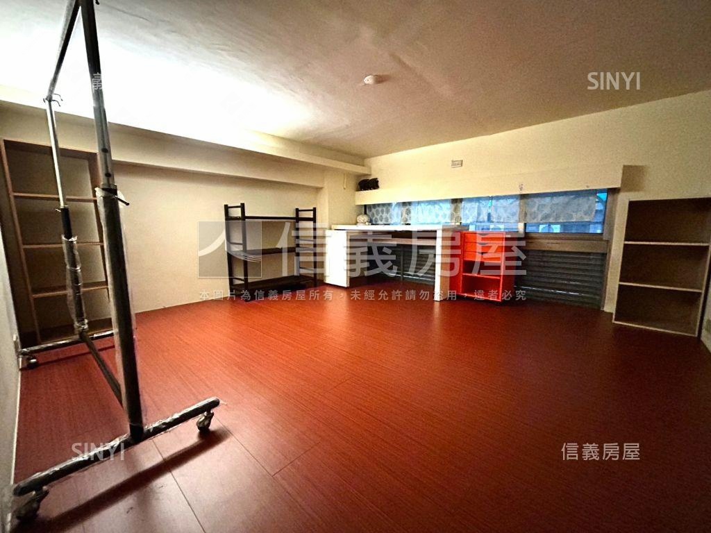 近未來體育園區一樓店住房屋室內格局與周邊環境