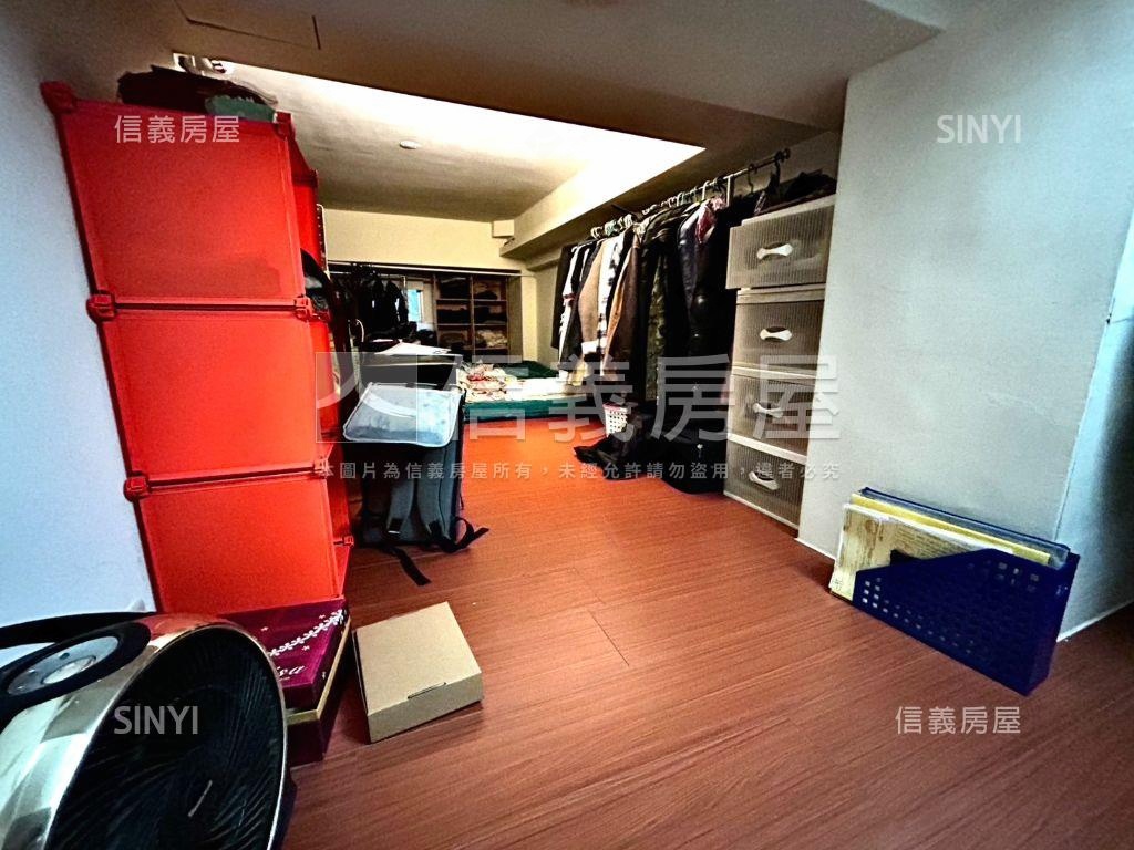 近未來體育園區一樓店住房屋室內格局與周邊環境