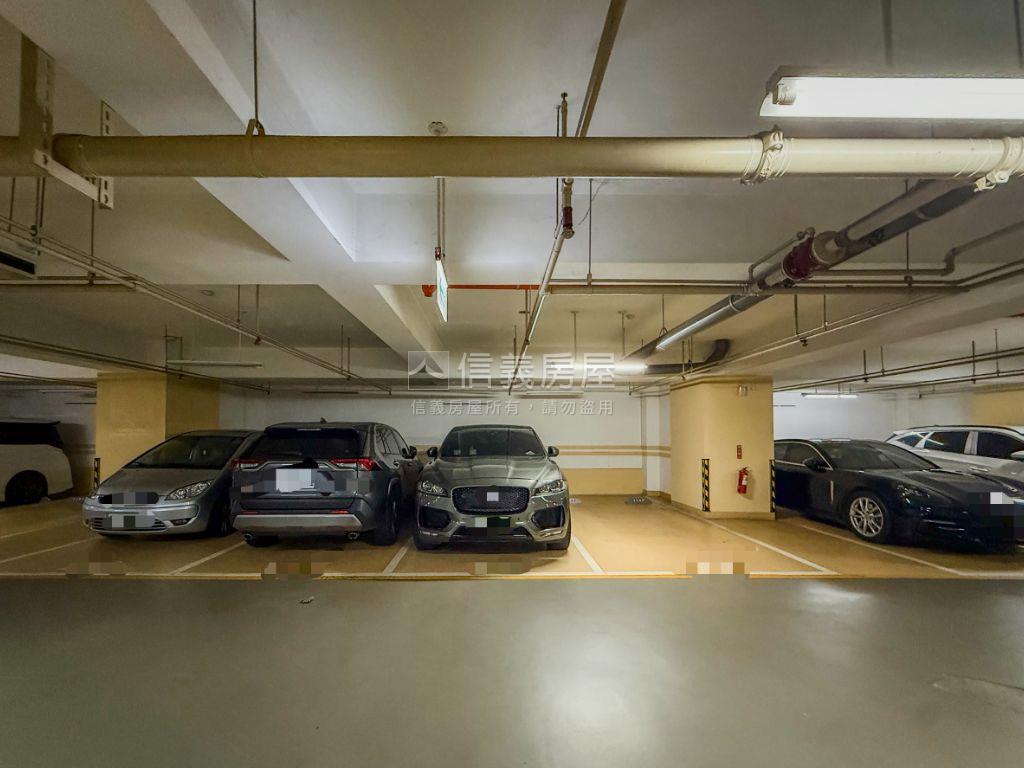 農十六帝品苑３房平車房屋室內格局與周邊環境