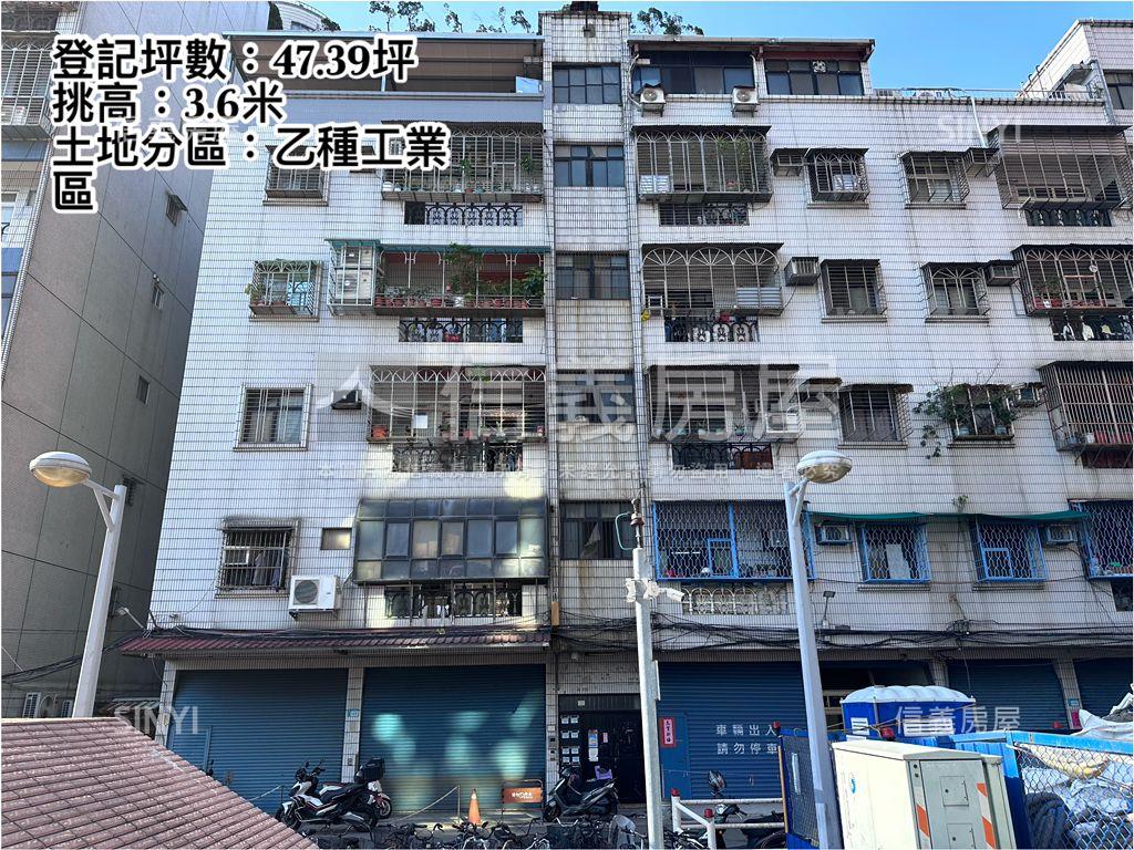 對面就是。三和國中站房屋室內格局與周邊環境