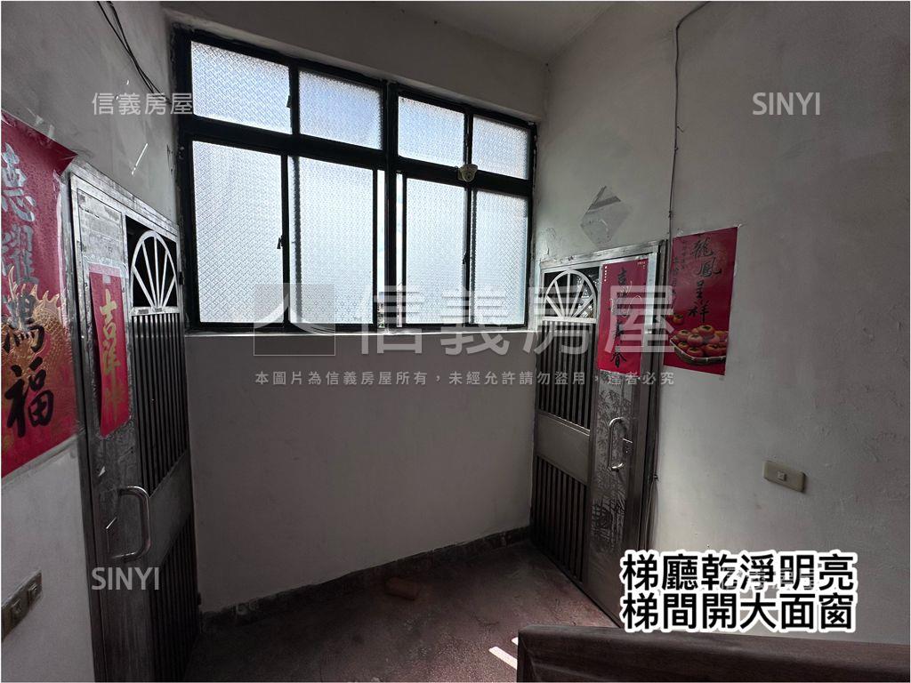 對面就是。三和國中站房屋室內格局與周邊環境