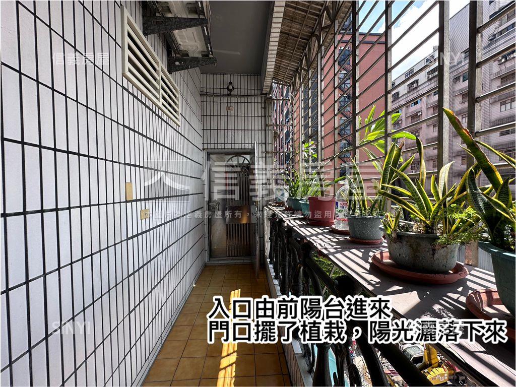 對面就是。三和國中站房屋室內格局與周邊環境