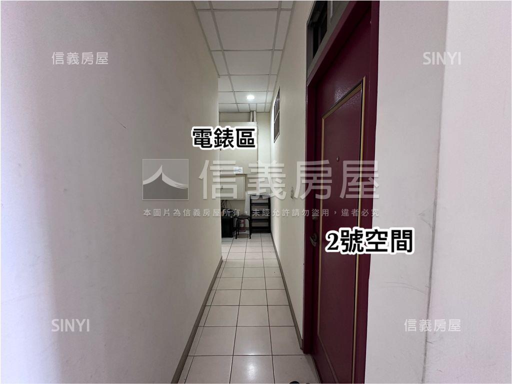 對面就是。三和國中站房屋室內格局與周邊環境