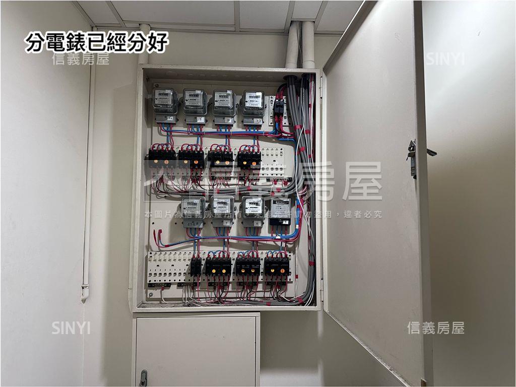 對面就是。三和國中站房屋室內格局與周邊環境