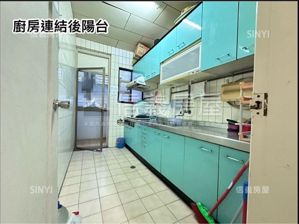 對面就是。三和國中站房屋室內格局與周邊環境