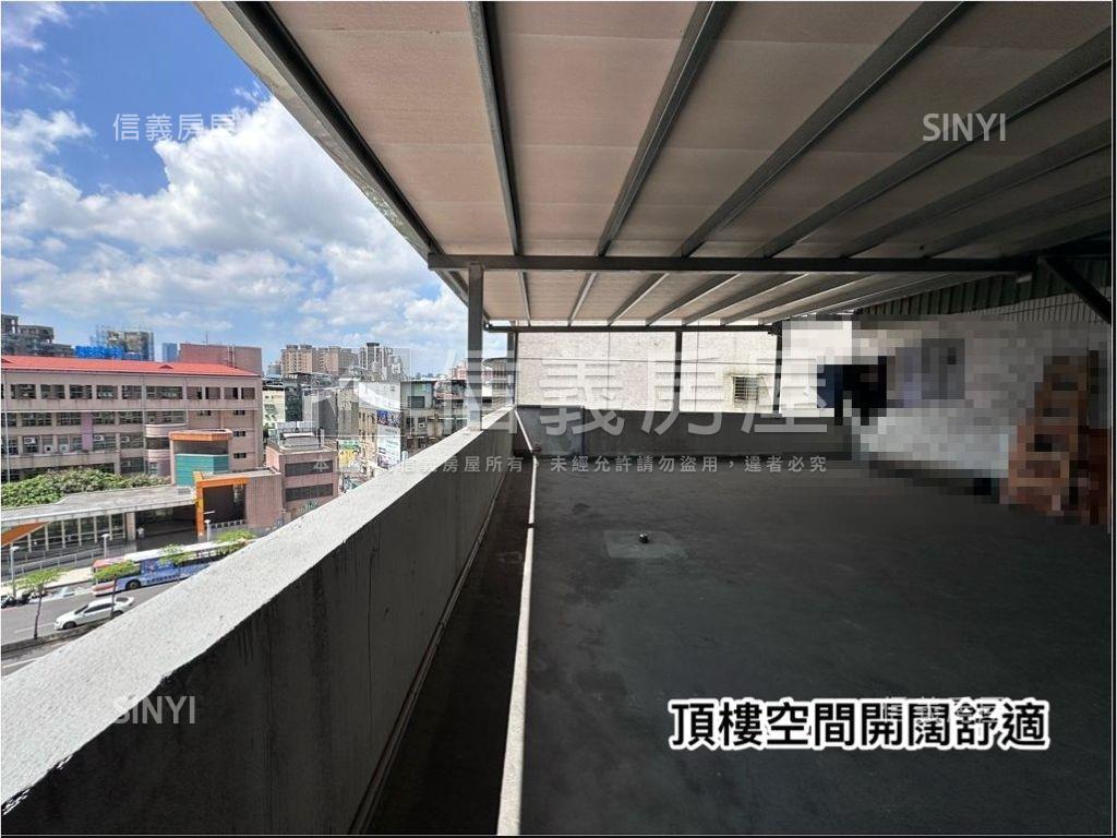 對面就是。三和國中站房屋室內格局與周邊環境