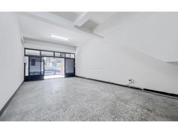 松竹國小旁朝南透店