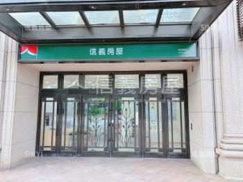 Ｂ１元利三角醒目挑高店面