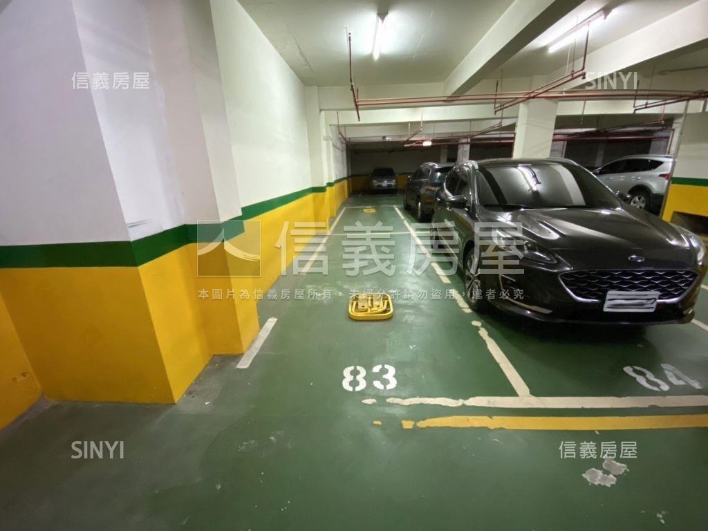 名人尊品二８３號車位Ｂ２房屋室內格局與周邊環境