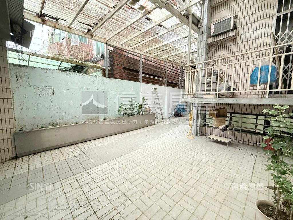 萬利街大庭院車庫一樓房屋室內格局與周邊環境