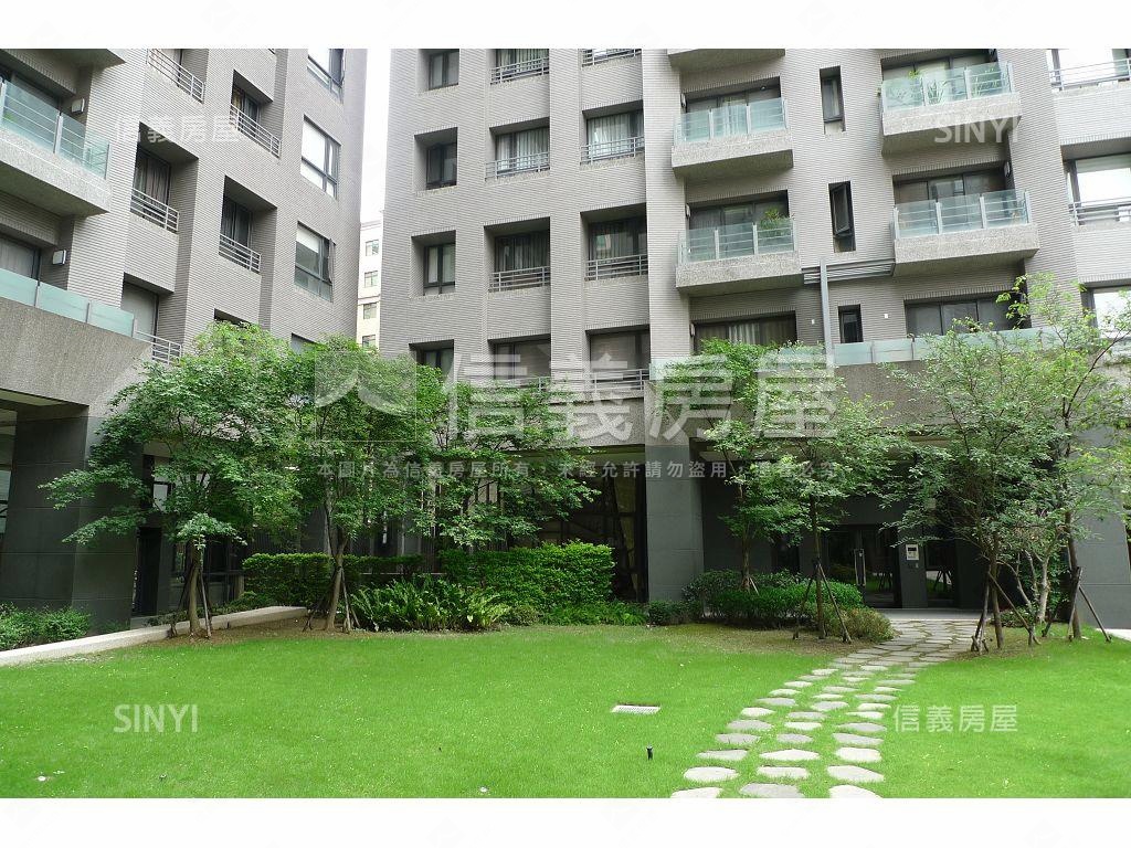 黃金店面．坤山藏馥房屋室內格局與周邊環境